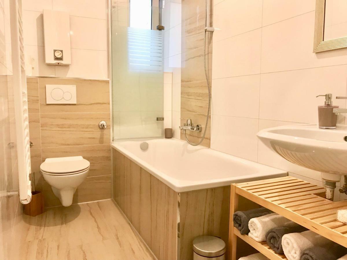 Apartments - Free Parking - Wifi - Kitchen Essen Esterno foto