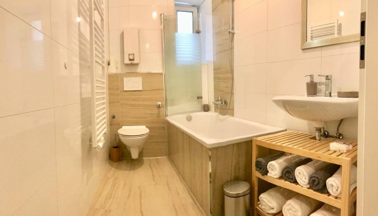 Apartments - Free Parking - Wifi - Kitchen Essen Esterno foto